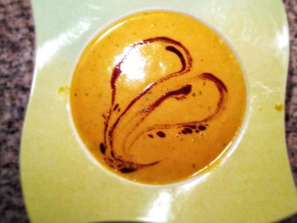 Kürbis - Kokos Cremesuppe mit Mango