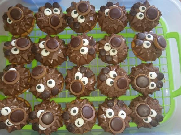 Muffin mit Puddingpulver und Schokolade