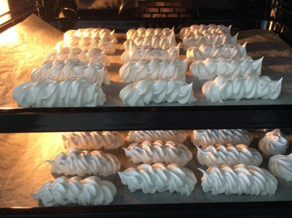 Merinque /  Baisermasse