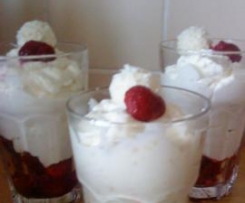Variation von Raffaelloquarkcreme