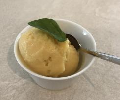 Veganes Eis mit Pfirsichen und Cashew-Joghurt