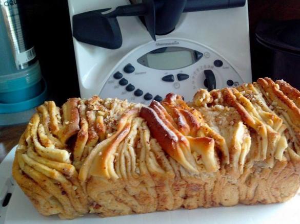 Zupfbrot mit Zimt-Nuß-Apfelfüllung 