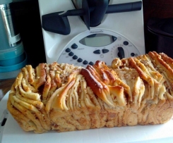 Zupfbrot mit Zimt-Nuß-Apfelfüllung 