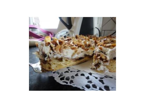 Pflaumenmustorte mit Mandelkrokant