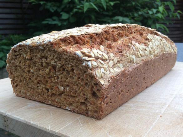 Vollkornbrot mit Möhren - vegan