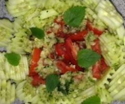 Gurken-Tomaten-Salat mit medit. Sauce