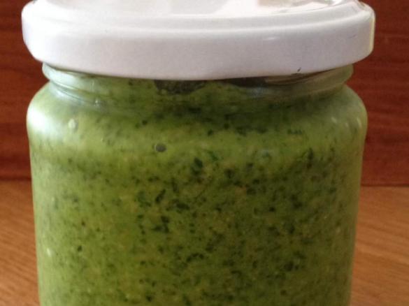 Radieschenblätterpesto / Radieschenpesto