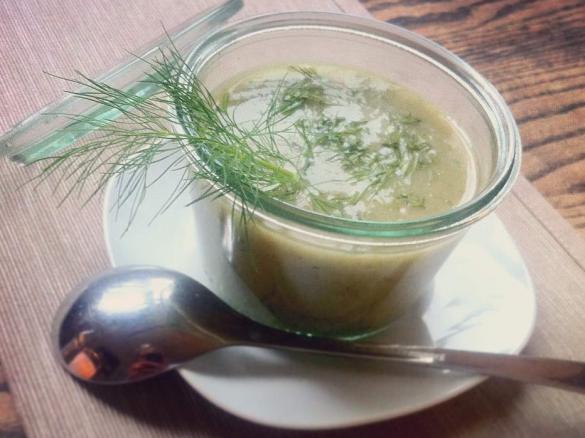 Feine Gurkensuppe (geeignet für Low-Carb-Diät)