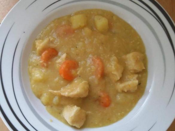 Linsen-Kartoffel-Eintopf mit Hähnchen und Curry 