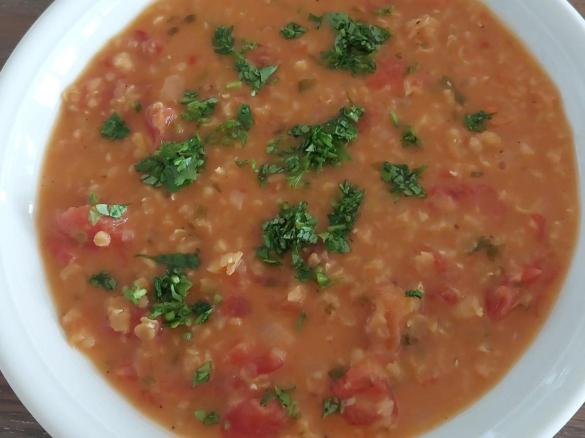 Linsen-Tomatensuppe mit Kokos und Curry nach Ottolenghi
