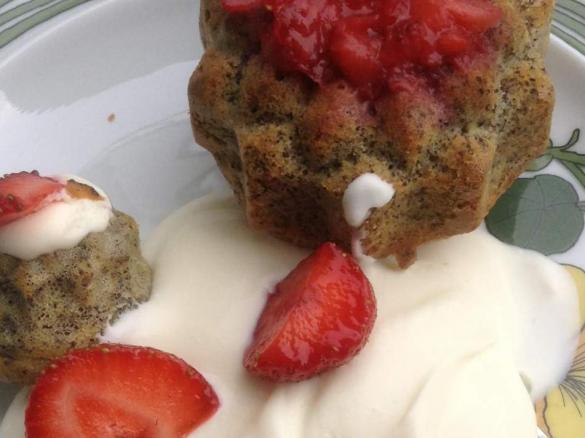 Frischkäsecreme z.B. mit Erdbeeren