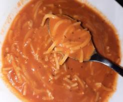 Tomatensuppe mit Nudeln