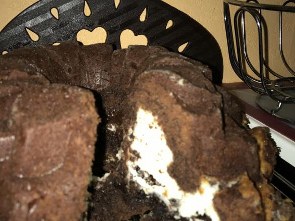 Variation Schokoladenkuchen mit Käsekuchenfüllung