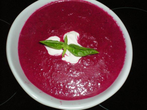 Rote Beetesüppchen wie vom Sternekoch