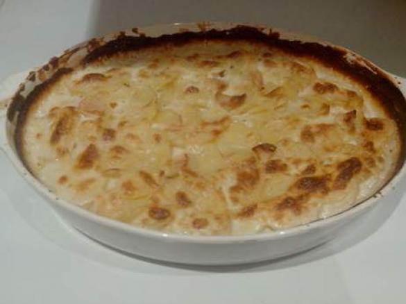 Gratin dauphinois (Kartoffelauflauf mit Knoblauch-Sahne und Käse)