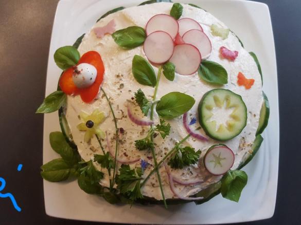 Salattorte  ..frisch..knackig..bunt!!