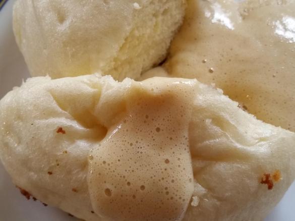 Pfälzer Dampfnudeln mit Salzkruste, Rezept ist von meiner Mama