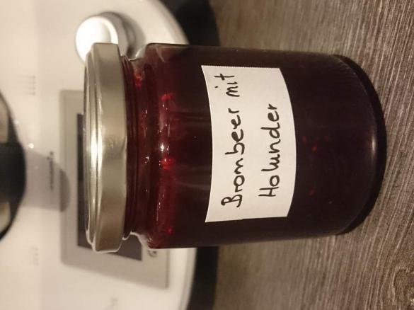 Brombeer-Holunderblüten-Marmelade