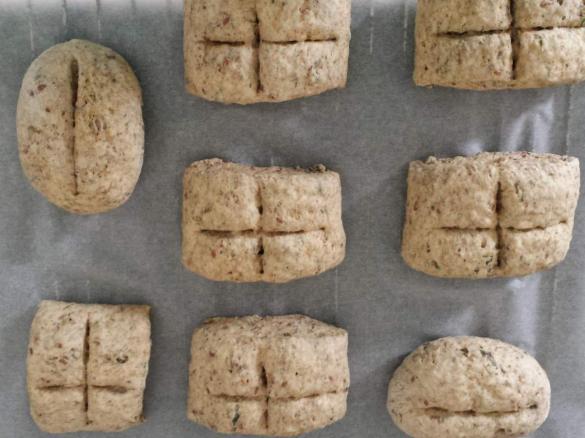 knusprige Brötchen mit Körnern