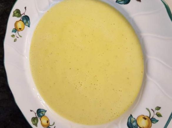 Gelbe Paprika-Cremesuppe