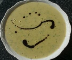 Zucchinicremesuppe - indisch