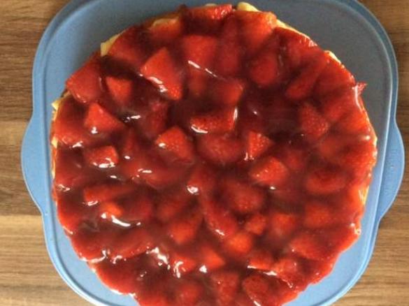 Erdbeerkuchen (Bisquit) mit Vanillepudding