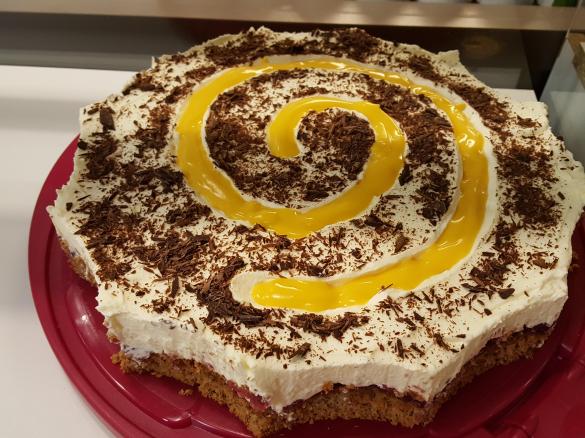 Nuß- Kirschtorte mit Eierlikör