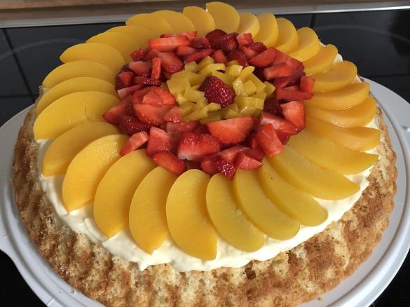 Biskuit-Obstboden mit Vanillecreme