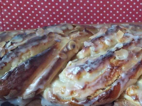 Marzipan Mandel  Hefezopf