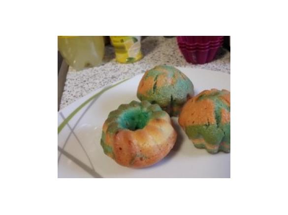 Limo - Tassen - Kuchen (Regenbogenkuchen)