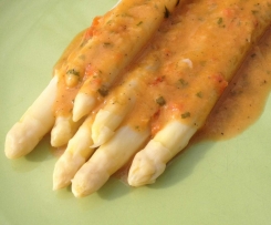 frisches Tomaten-Basilikum Vinaigrette zu Spargel