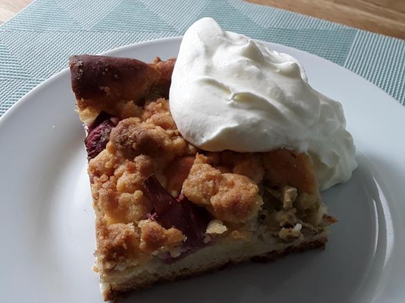 Rhabarberkuchen mit Streuseln