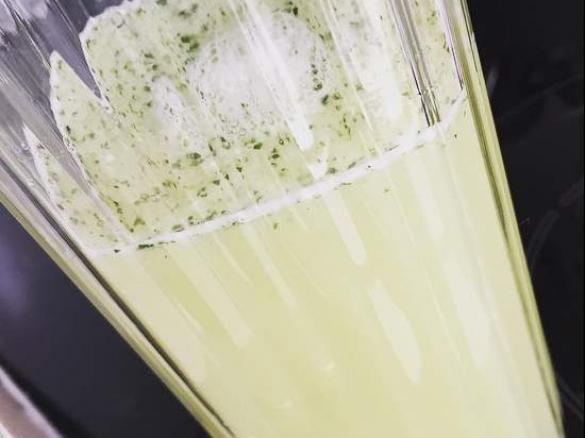 Diätwasser von Gurke, Ingwer und Limette