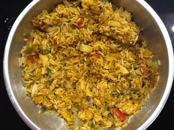 Nasi Goreng mit Geflügelfleisch oder vegetarisch