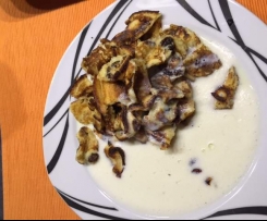Kaiserschmarren mit Rosinen, Mandeln und Vanillesauce