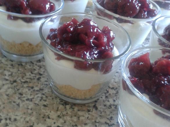Kirsch-Käsekuchen-Dessert (Kuchen im Glas)
