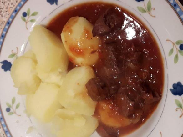 Gulasch a l a friesländische     auch als  Gulaschsuppe  a la  Friesländische  2 in 1