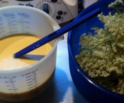 Holunderblüten im Backteig