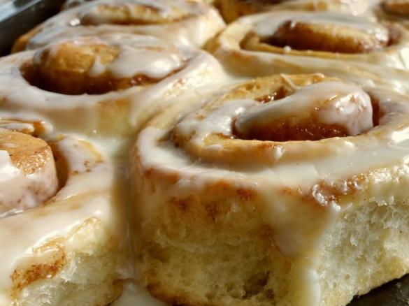 Zimtschnecken (Cinnamon Rolls)