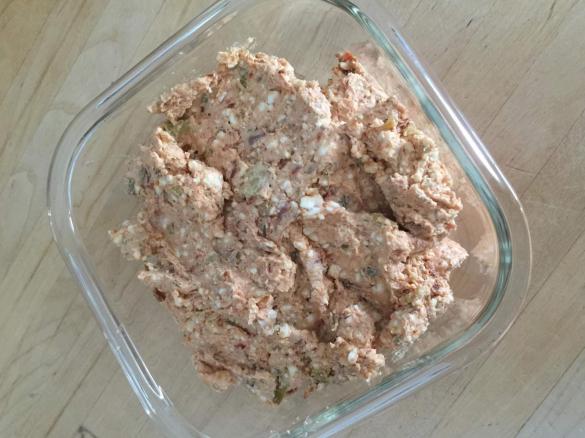 Feta-Tomaten-Oliven-Peperoni-Aufstrich (mediterran)