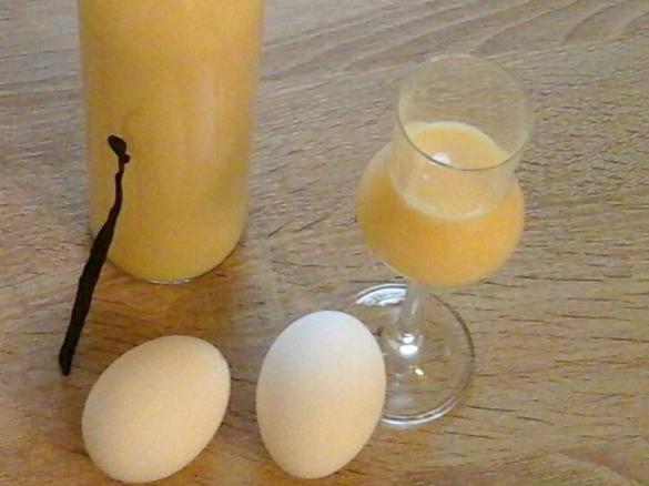 Vanille - Eierlikör  mit ganzen Eiern ♡