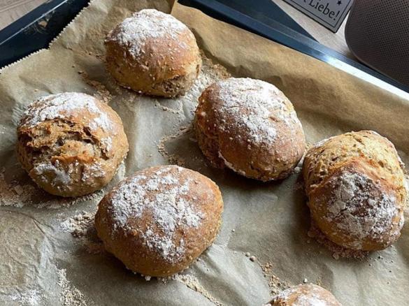 Dinkel-Roggen-Brötchen