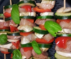 Hähnchen gemüsespieße mit Reis und Basilikumsoße 