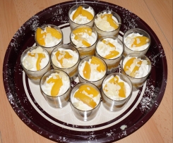Joghurt-Schmand-Dessert mit Pfirsichen