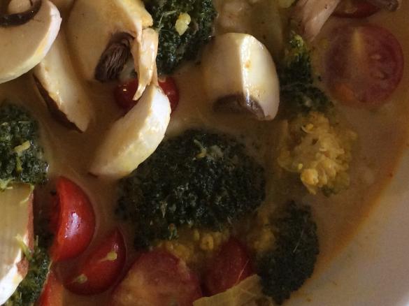 Tom Yam Gung vegetarische Suppe sehr scharf