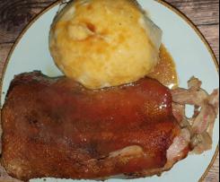 Hefeklösse, Hefekloß im Varoma gegart zu Gänsebrust oder Gulasch