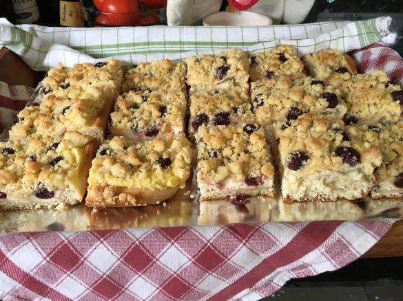Kirsch-Pudding-Streuselkuchen