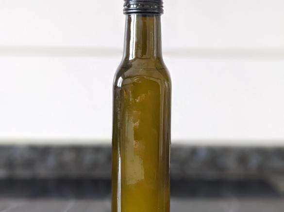 Knoblauchöl ohne Knoblauch schälen