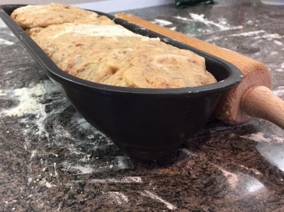 Männer-Mohn-Marzipanstollen ;) mit Stroh 80