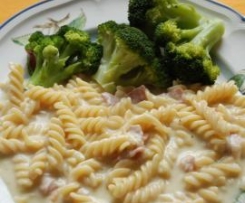 All-In Käse-Rahmnudeln mit Schinken und Broccoli